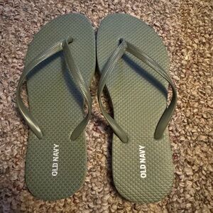 Old Navy Women’s Green Flip Flops Size 6